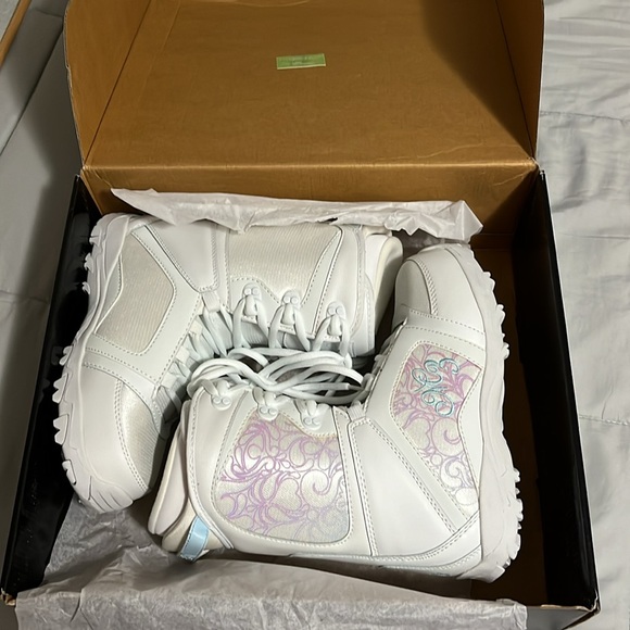 Millennium Three Venus womans lace up snowboard boots. - Picture 9 of 11